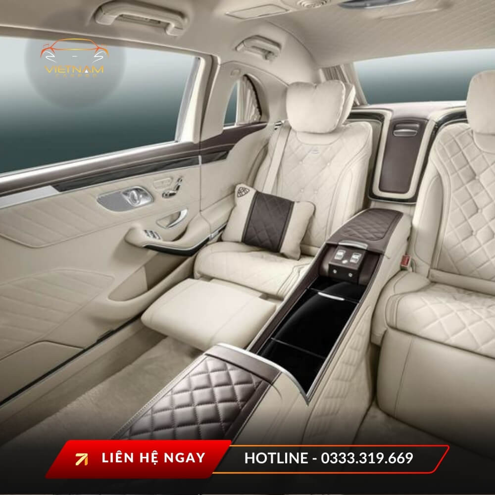 Nội thất bọc da cao cấp với ghế thương gia độc lập, bàn làm việc mini và dải đèn trần tinh tế cho xe cao cấp. Thiết kế nội thất ô tô