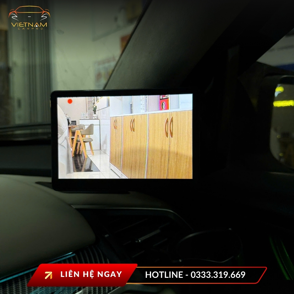 Trải nghiệm thực tế cho thấy Toshi 4K ghi hình cực kỳ rõ, kể cả khi có đèn pha từ xe đối diện chiếu thẳng vào gương.